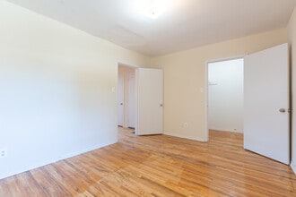 21 Potsdam Rd in Toronto, ON - Building Photo - Building Photo