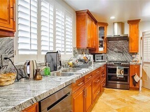 5033 Saluda Cir in Las Vegas, NV - Building Photo - Building Photo
