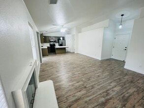 575 W Cinnamon Ave in Hanford, CA - Building Photo - Building Photo