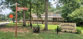 28 Lakeway St in Conroe, TX - Building Photo