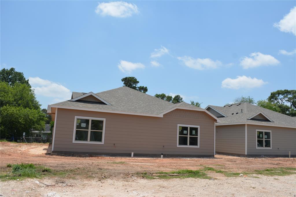 110 Will St in Willis, TX - Building Photo