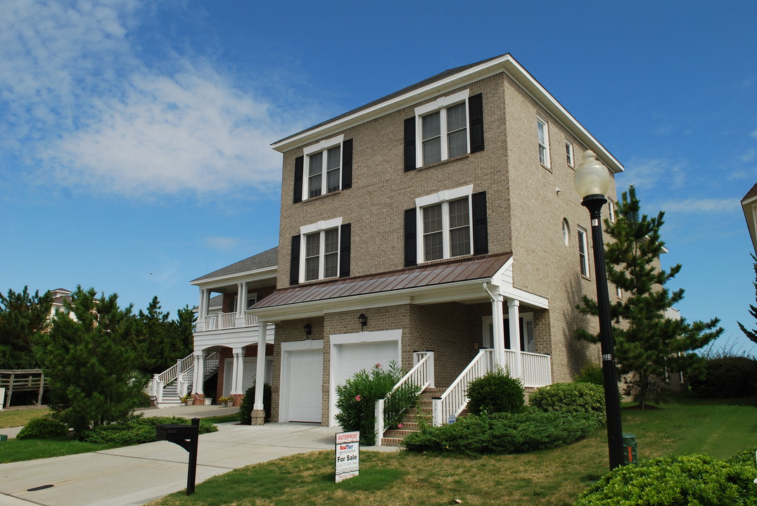 3710 Bay Oaks Pl in Norfolk, VA - Building Photo