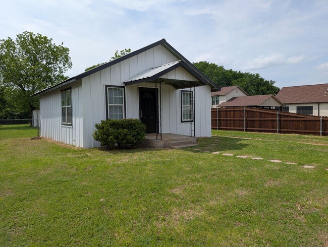 908 Tennessee St in Graham, TX - Building Photo - Building Photo