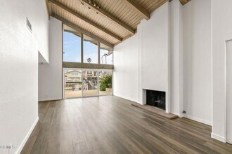 2957 Seaview Ave in Ventura, CA - Foto de edificio - Building Photo