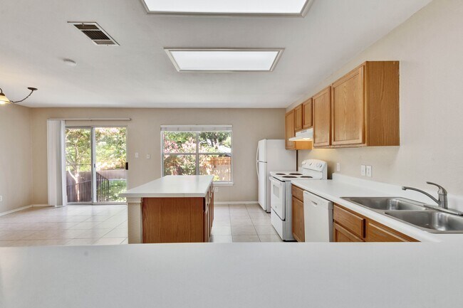1404 Baffin Cove in Round Rock, TX - Building Photo - Building Photo