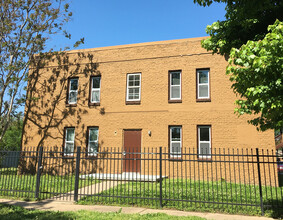 Wellington Place Apartments in Wichita, KS - Building Photo - Building Photo