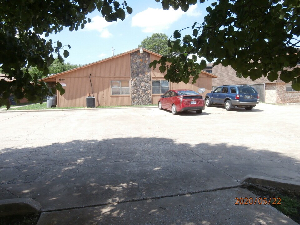 6107 NW Elm Ave in Lawton, OK - Building Photo