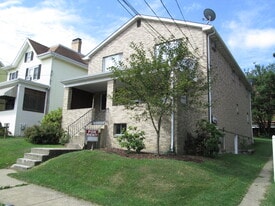 318 Center Ave, Unit 1 in Greensburg, PA - Building Photo