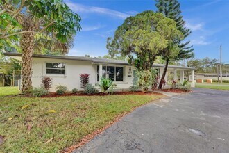 101 SW 53rd Ave in Plantation, FL - Building Photo - Building Photo