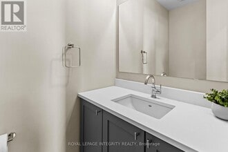 332 Haliburton Hts in Ottawa, ON - Building Photo - Building Photo