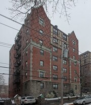 Fleetwood Chateau in Mount Vernon, NY - Building Photo