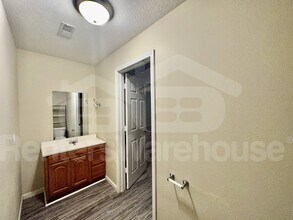 300 W North St in Prairie City, IA - Building Photo - Building Photo