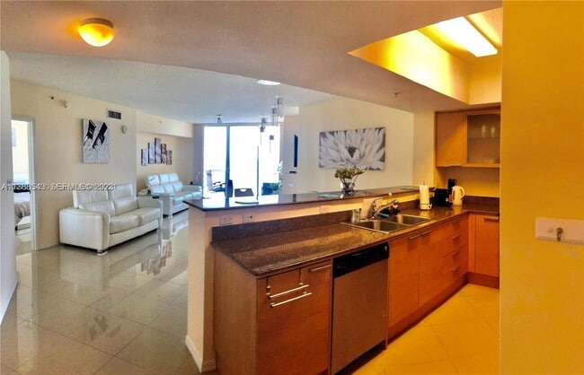 16699 Collins Ave in Sunny Isles Beach, FL - Building Photo - Building Photo