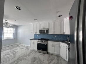 140 Winding Ridge Rd in White Plains, NY - Building Photo - Building Photo