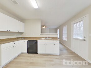 1008 Carriage Trace Cir in Stone Mountain, GA - Building Photo - Building Photo