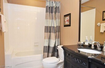 7818 Great Heron Way in Naples, FL - Foto de edificio - Building Photo