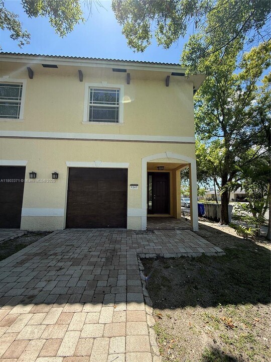1247 NE 23rd Ave in Pompano Beach, FL - Building Photo