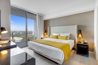 4010 S Ocean Dr in Hollywood, FL - Building Photo - Building Photo