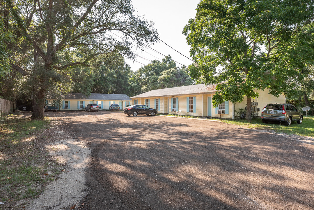 8205 Kipling St, Pensacola, FL 32514 in Pensacola, FL - Building Photo