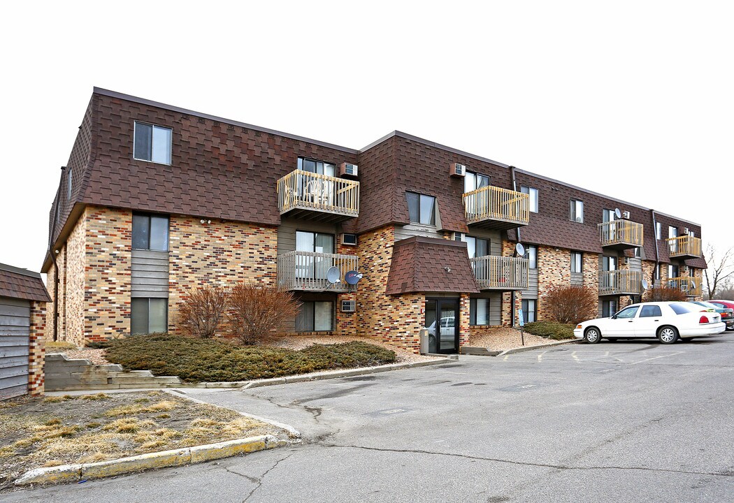 The Bluffs Apartments in Monticello, MN - Foto de edificio
