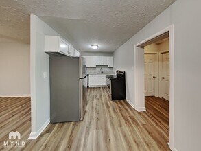 7054 Chappell Cir NW in Atlanta, GA - Building Photo - Building Photo