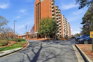 300 Johnson Ferry Rd in Atlanta, GA - Building Photo