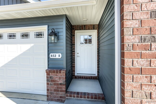 652 N Kansas St in Edwardsville, IL - Building Photo - Building Photo