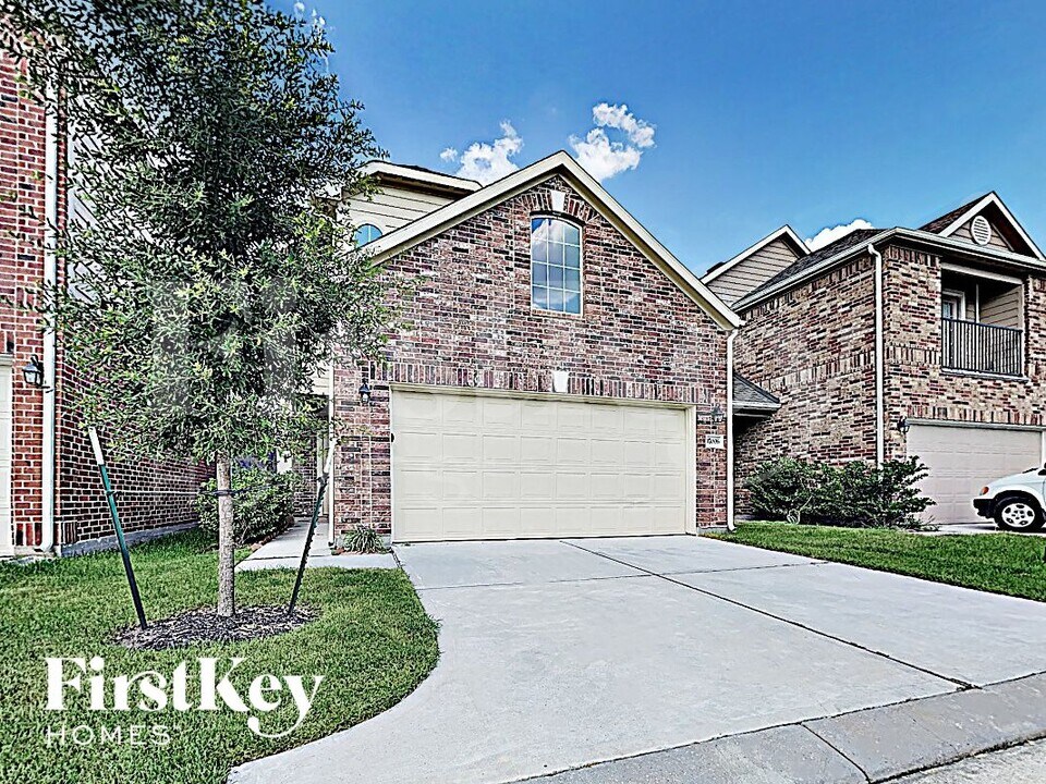 17006 Amarose Dr in Houston, TX - Foto de edificio