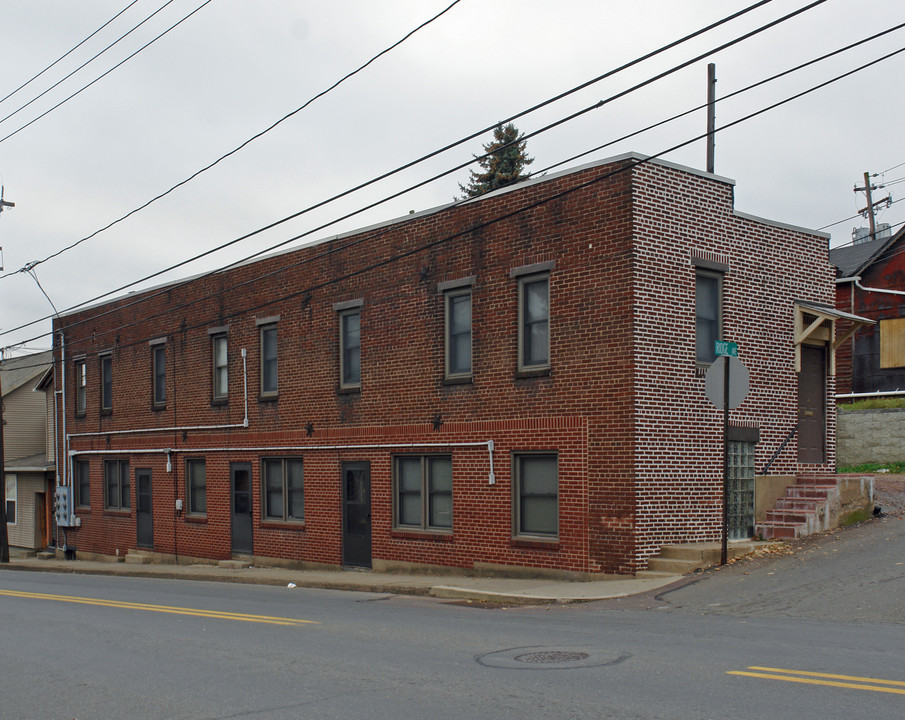 152 Iron St in Bloomsburg, PA - Building Photo