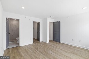 630 W Cumberland St in Philadelphia, PA - Building Photo