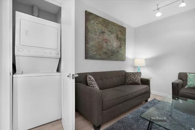 733 15th St NW in Washington, DC - Building Photo - Building Photo