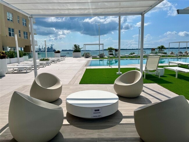 770 Claughton Island Dr, Unit 1415 in Miami, FL - Foto de edificio - Building Photo