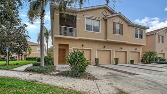 3671 Parkridge Cir in Sarasota, FL - Building Photo