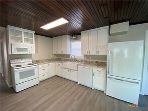 702 E Stayton Ave in Victoria, TX - Building Photo - Building Photo
