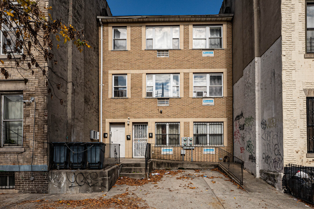 2407 Tilden Ave in Brooklyn, NY - Foto de edificio