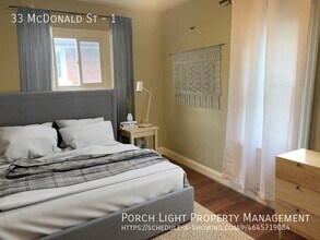 33 McDonald St in St Catharines, ON - Building Photo - Building Photo