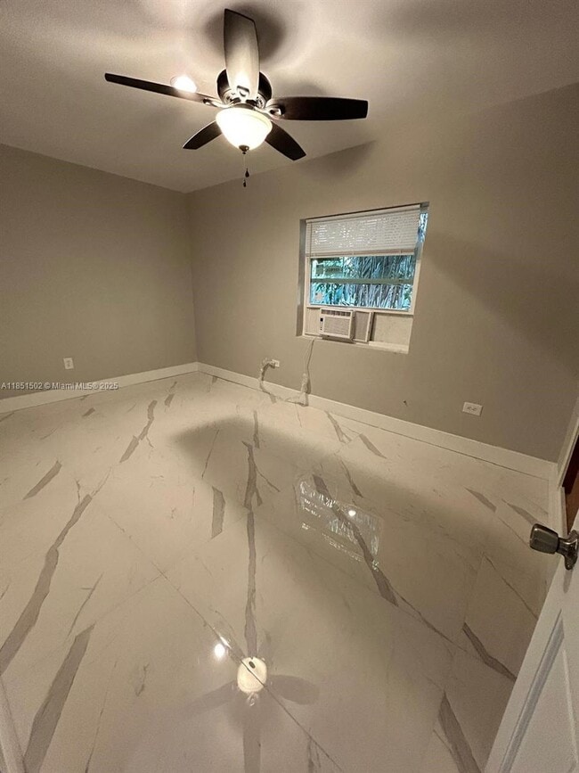 2071 NE 167th St in North Miami Beach, FL - Building Photo - Building Photo