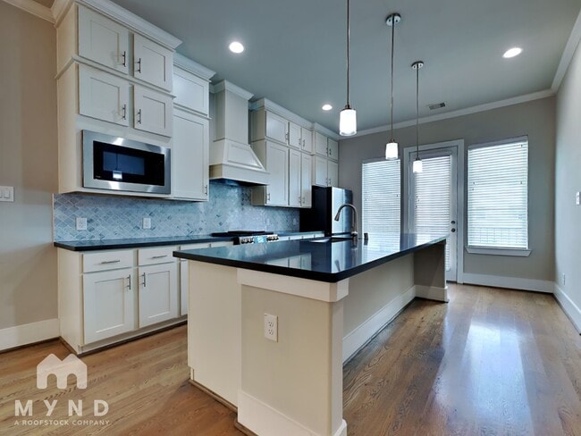 1313 W 24th St in Houston, TX - Foto de edificio - Building Photo