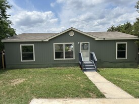 7208 Comstock Cv in Lago Vista, TX - Building Photo