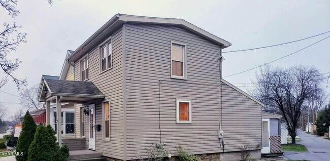 215 Garber St in Hollidaysburg, PA - Building Photo - Building Photo