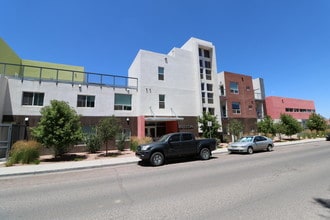 Hooghan Hozho in Gallup, NM - Foto de edificio - Building Photo