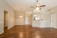 25123 Shalford Dr in Spring, TX - Foto de edificio - Building Photo