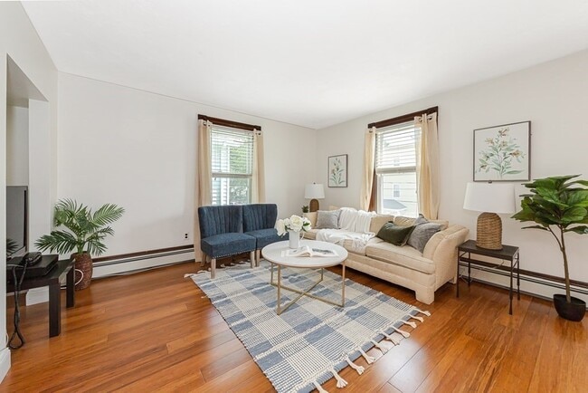 90 Francis St, Unit D in Waltham, MA - Building Photo - Building Photo