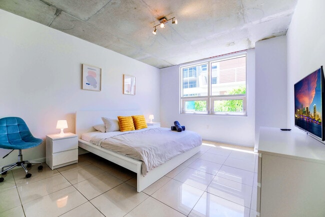3250 NE 1st Ave in Miami, FL - Building Photo - Building Photo