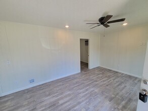 142 Allen St in Bartlett, TX - Foto de edificio - Building Photo