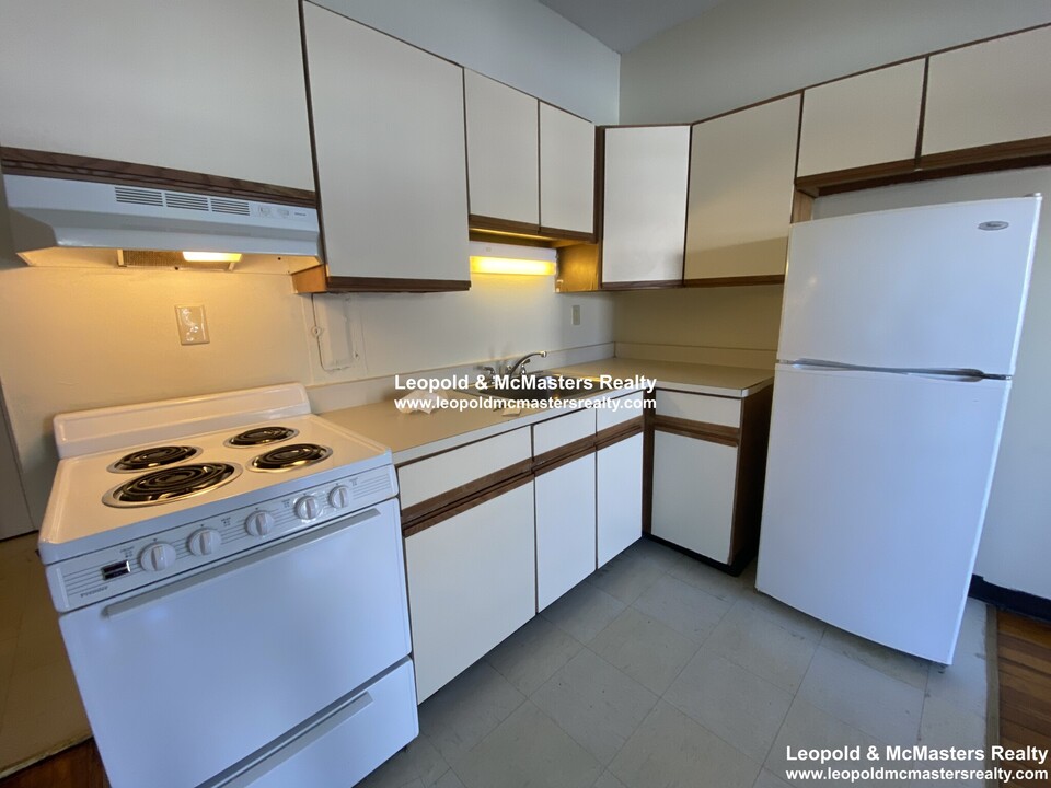 1198 Commonwealth Ave, Unit 1 in Boston, MA - Building Photo