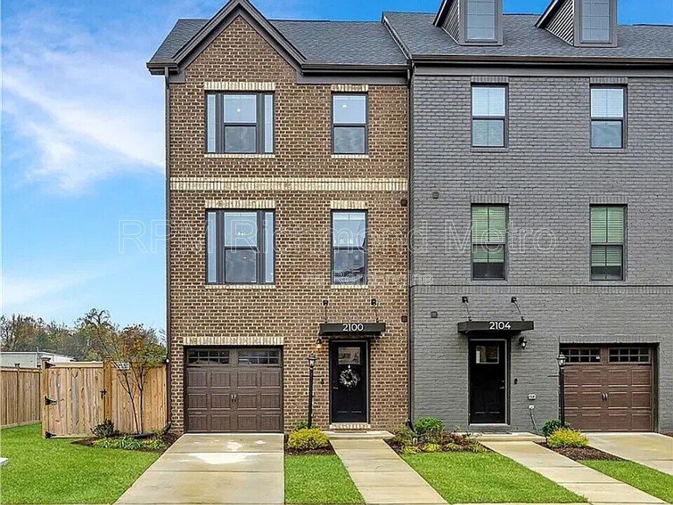 2104 Boro Ridge St in Richmond, VA - Building Photo