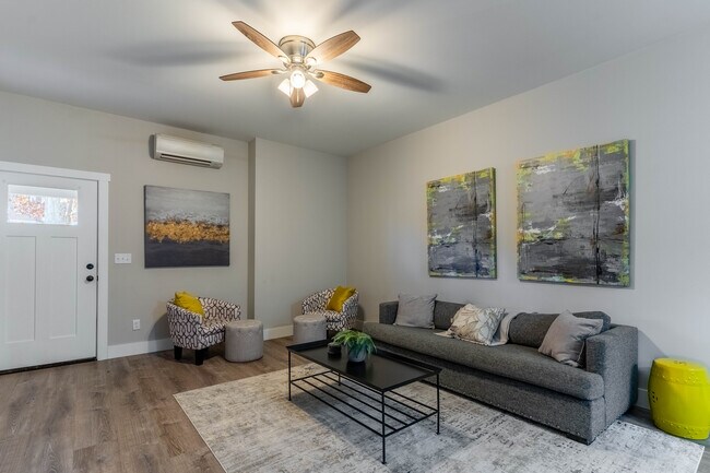 10-100 Laurel Loop, Unit 100 A in Asheville, NC - Foto de edificio - Building Photo