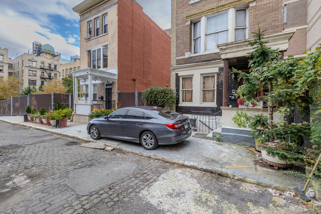 15 Washington Ter in New York, NY - Building Photo - Building Photo