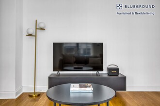 160 E 48th St in New York, NY - Foto de edificio - Building Photo